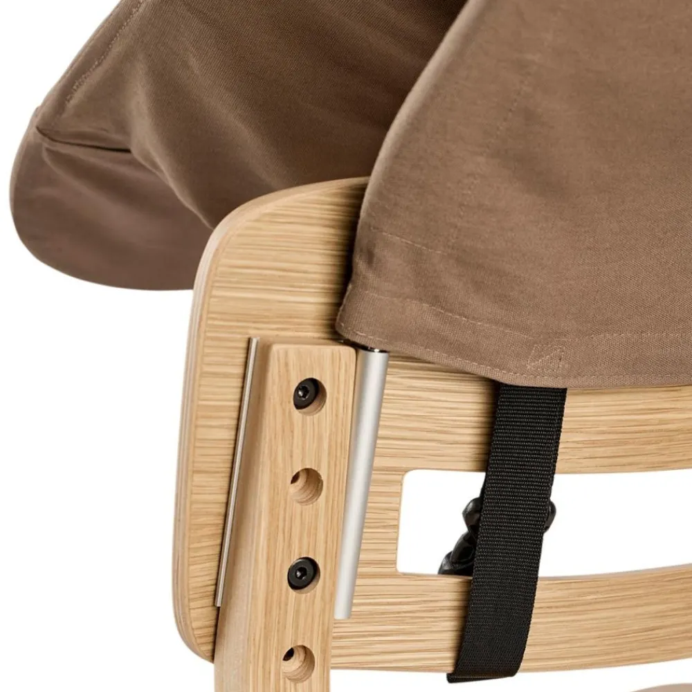 Leander Nyfødtsete Til Høystol, Mocca Hot