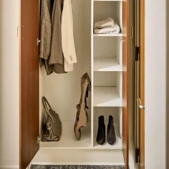 Leander Nyfødtsete Til Høystol, Mocca Hot